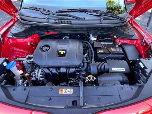 Used 2025 Kia Soul LX w/ LX Technology Package FWD image 11