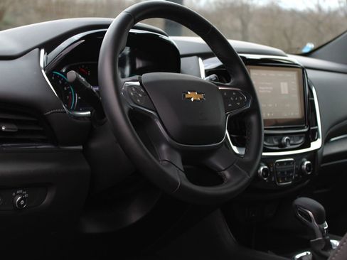 Used 2023 Chevrolet Traverse LT image 17