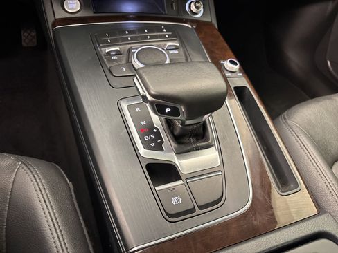 Used 2019 Audi Q5 2.0T Premium w/ Convenience Package image 17
