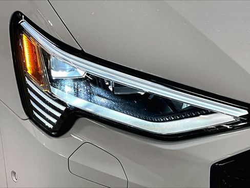 Certified 2022 Audi e-tron Premium image 29