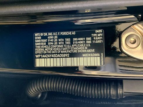 Used 2025 Porsche Cayenne image 36