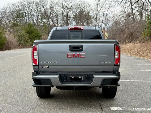 Used 2020 GMC Canyon Denali image 3
