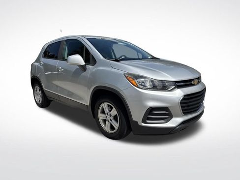 Used 2020 Chevrolet Trax LS w/ Tint and Cruise Package FWD image 2
