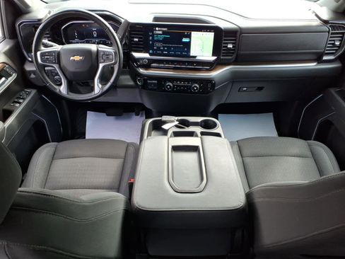 Used 2025 Chevrolet Silverado 1500 LT image 8