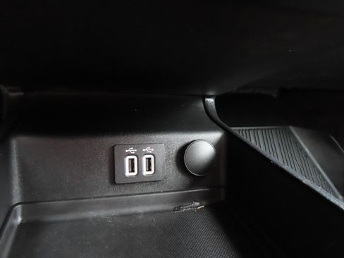 Used 2020 Ford Fusion SE image 26