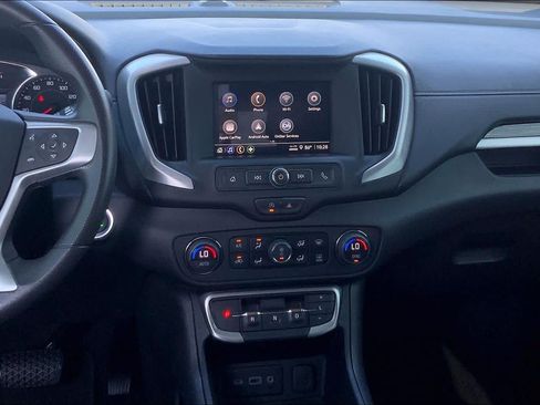 Used 2024 GMC Terrain SLE w/ Driver Convenience Package FWD image 7
