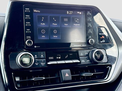 Used 2020 Toyota Highlander LE AWD/4WD image 10
