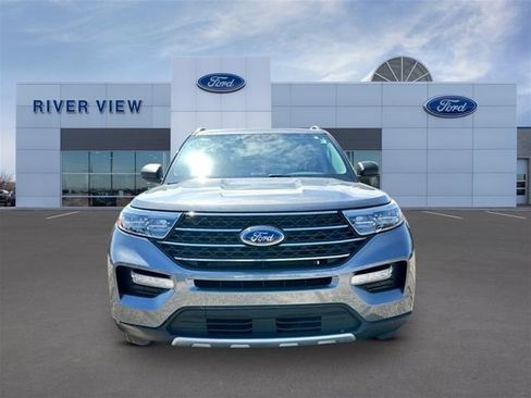 Used 2023 Ford Explorer XLT w/ Equipment Group 202A AWD/4WD image 2