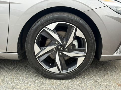Used 2023 Hyundai Elantra Limited image 32
