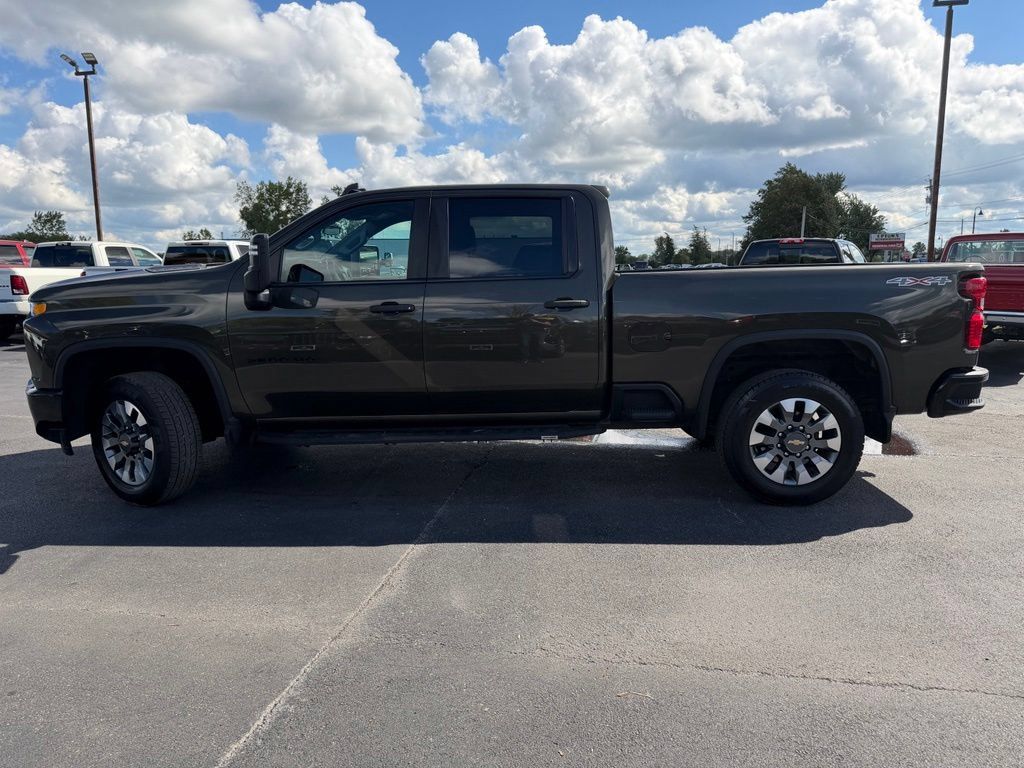 Used 2022 Chevrolet Silverado 2500 Custom w/ Custom Convenience Package AWD/4WD image 8