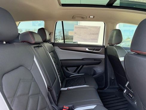 New 2026 Volkswagen Atlas Peak Edition AWD/4WD image 5