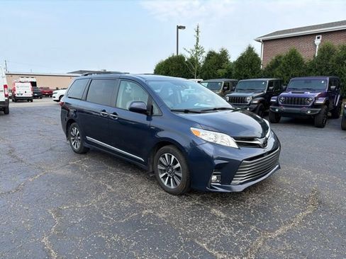 Used 2019 Toyota Sienna XLE Premium AWD/4WD image 2