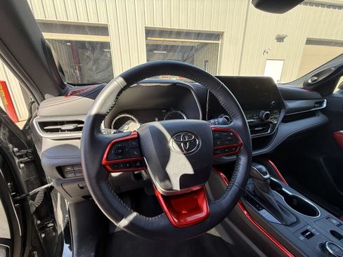 Used 2023 Toyota Highlander XSE AWD/4WD image 7