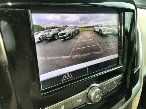 Used 2022 Chevrolet Traverse LS image 17