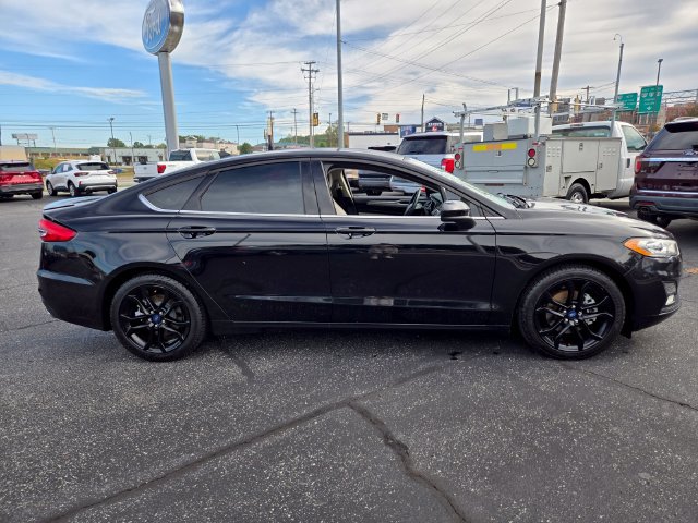 Used 2020 Ford Fusion SE w/ Equipment Group 151A FWD image 9