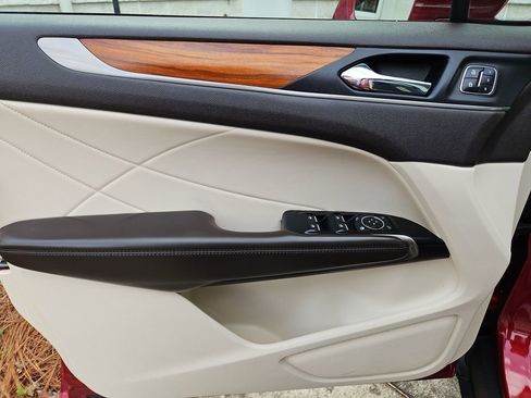 Used 2016 Lincoln MKC Reserve w/ Lincoln MKC Climate Package image 27