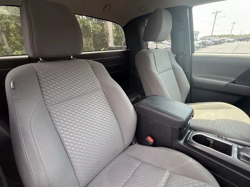 Used 2021 Toyota Tacoma SR AWD/4WD image 9