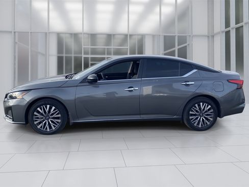 New 2025 Nissan Altima 2.5 SV image 3