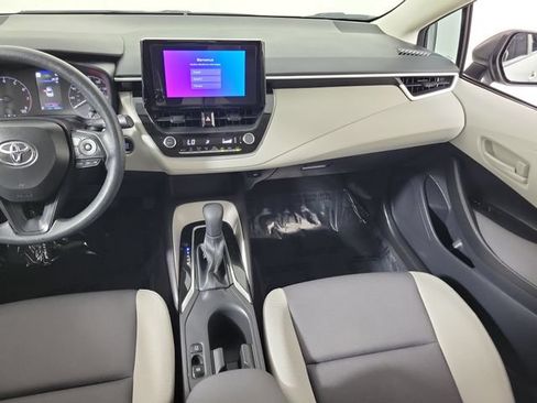 Used 2025 Toyota Corolla LE w/ Convenience Package FWD image 17