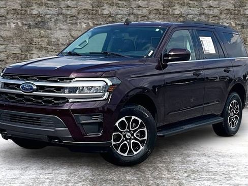 Used 2023 Ford Expedition XLT AWD/4WD image 3