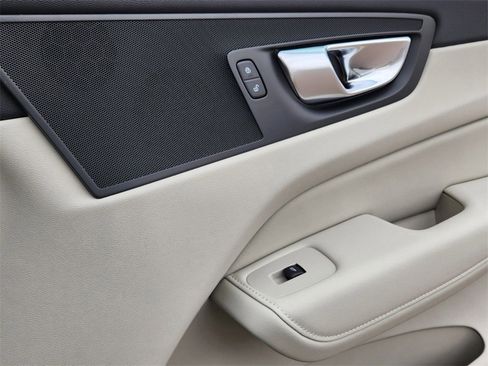 New 2025 Volvo XC60 B5 Plus w/ Protection Package Premier image 19