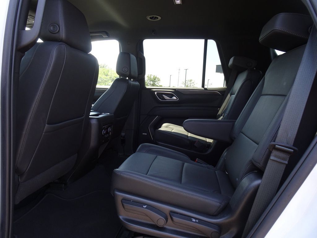 Used 2022 Chevrolet Tahoe LT w/ Luxury Package AWD/4WD image 15
