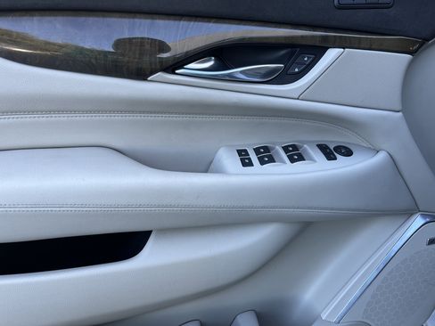 Used 2019 Cadillac Escalade Premium Luxury image 11