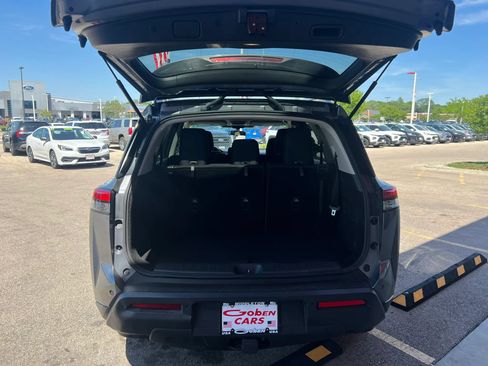 Used 2022 Nissan Pathfinder SV AWD/4WD image 6