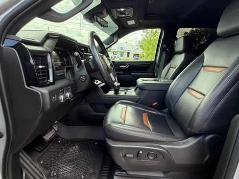 Used 2022 GMC Sierra 1500 AT4 w/ AT4 Premium Package AWD/4WD image 11