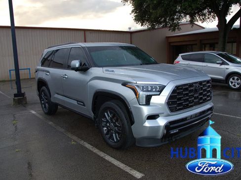 Used 2024 Toyota Sequoia Platinum AWD/4WD image 7
