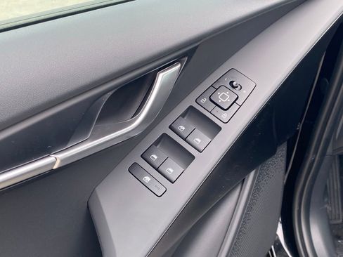 New 2026 Kia Niro LX FWD image 11
