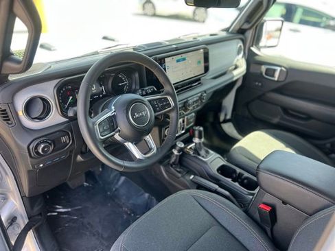 Used 2024 Jeep Wrangler Unlimited Sahara w/ Safety Group AWD/4WD image 15