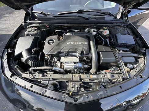 Used 2017 Chevrolet Malibu LT image 7