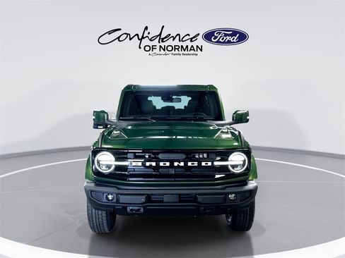 New 2025 Ford Bronco Outer Banks image 2