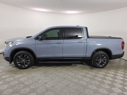 Used 2025 Honda Ridgeline Sport image 4