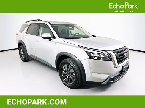 Used 2024 Nissan Pathfinder SV image 1