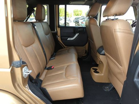 Used 2015 Jeep Wrangler Unlimited Sahara w/ Connectivity Group AWD/4WD image 22