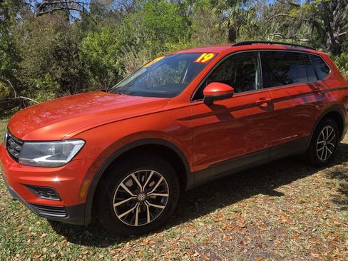 Used 2019 Volkswagen Tiguan SE image 3