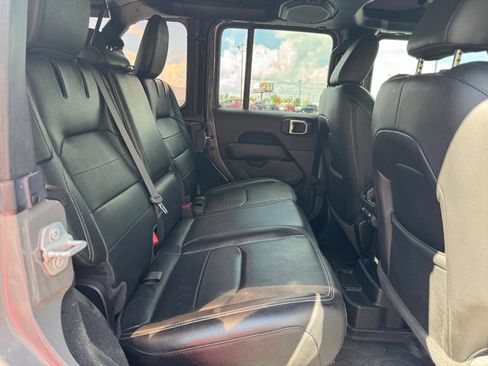 Used 2022 Jeep Wrangler Unlimited Sahara w/ Cold Weather Group image 10