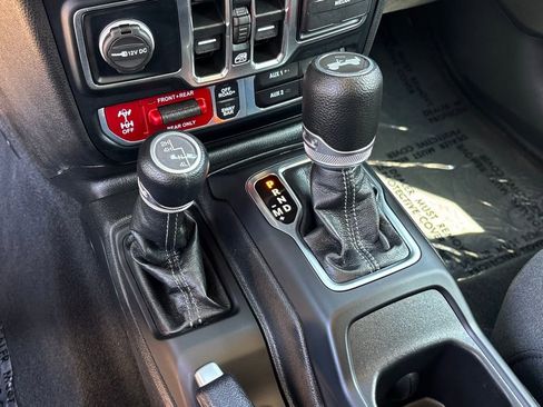 Used 2024 Jeep Wrangler Unlimited Rubicon image 21