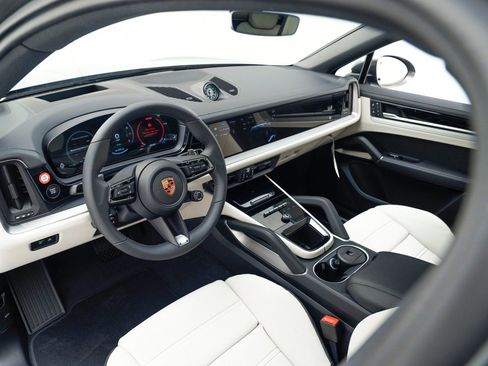 New 2026 Porsche Cayenne E-Hybrid Coupe image 4