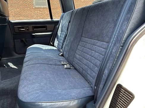 Used 1991 Oldsmobile Cutlass Calais Sedan FWD image 26