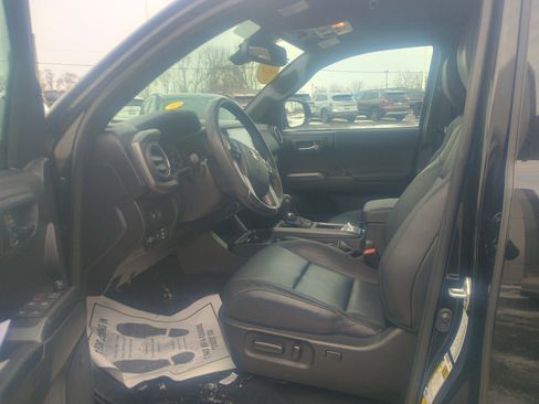 Used 2023 Toyota Tacoma TRD Off-Road image 17