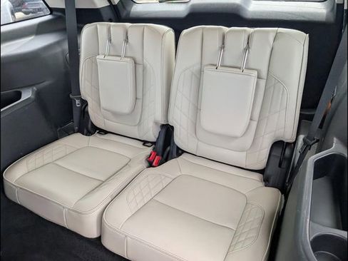 Used 2017 Ford Explorer Platinum AWD/4WD image 11