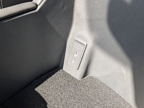 Used 2025 Volkswagen Atlas SE image 48