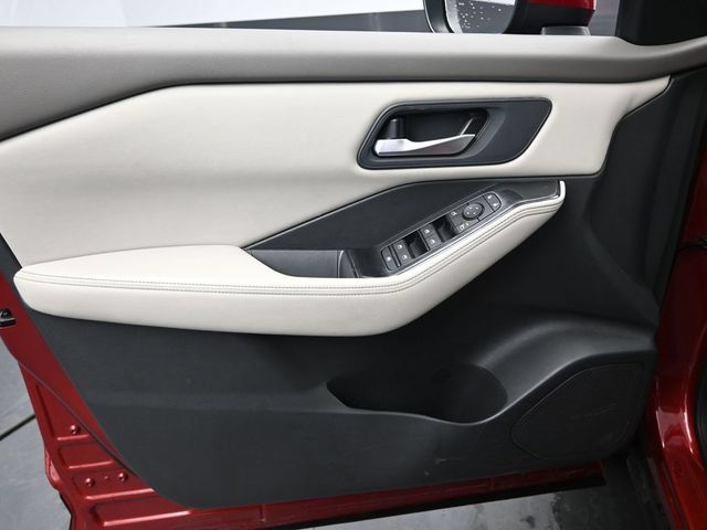 Used 2025 Nissan Rogue SV AWD/4WD image 25
