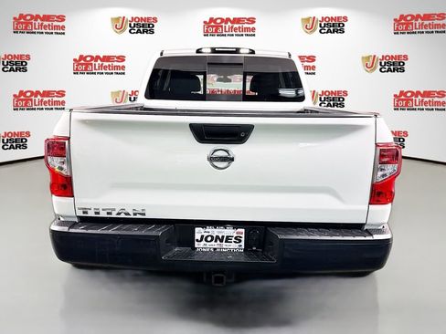Used 2017 Nissan Titan S image 12