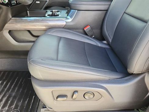 Used 2025 Chevrolet Silverado 2500 LTZ w/ LTZ Convenience Package image 9