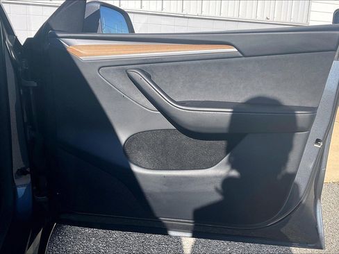 Used 2023 Tesla Model Y Long Range image 28