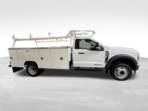Used 2025 Ford F550 2WD Regular Cab Super Duty image 4